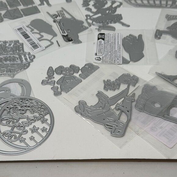 20 Thinlits Die Cuts Bundle Random Mix Characters Animals Holiday Scrapbooking - Picture 6 of 12